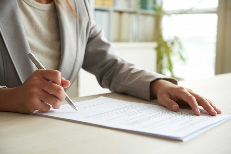 Business woman signing a contract
